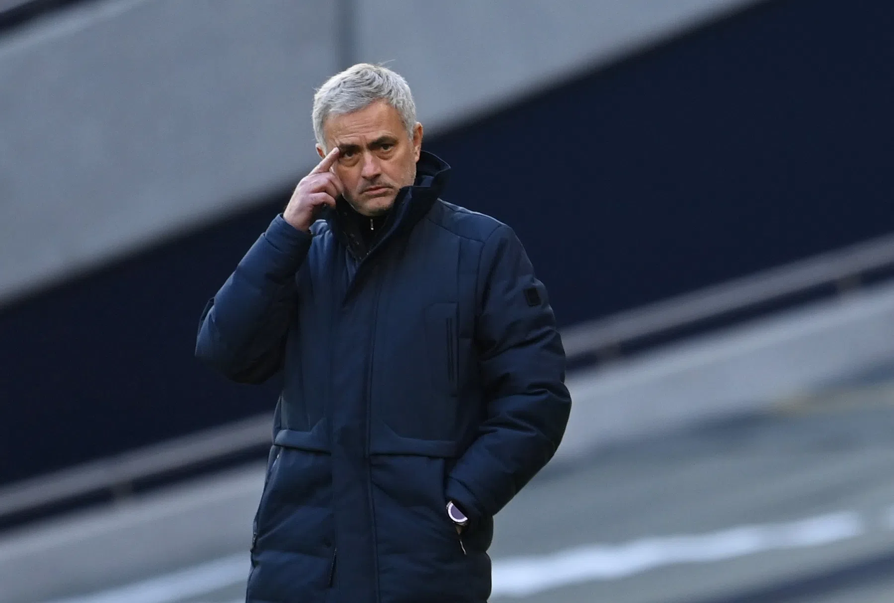 Mourinho voelt zich bedonderd na kerstgift aan 'eenzame' Reguilón