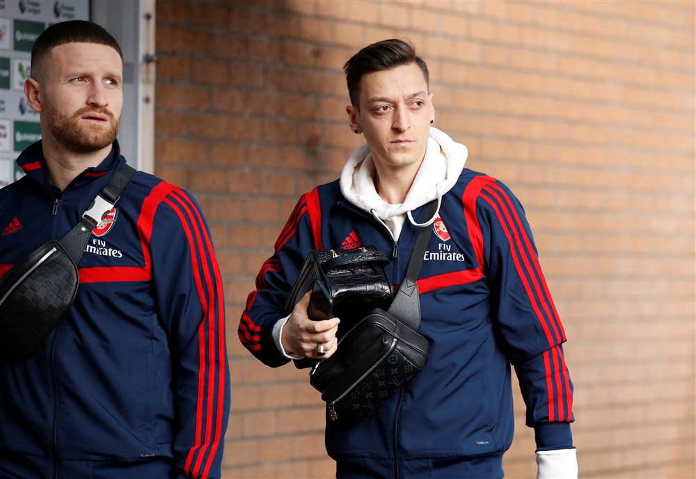 Amerikaanse oplossing dient zich aan voor Arsenal-paria Özil