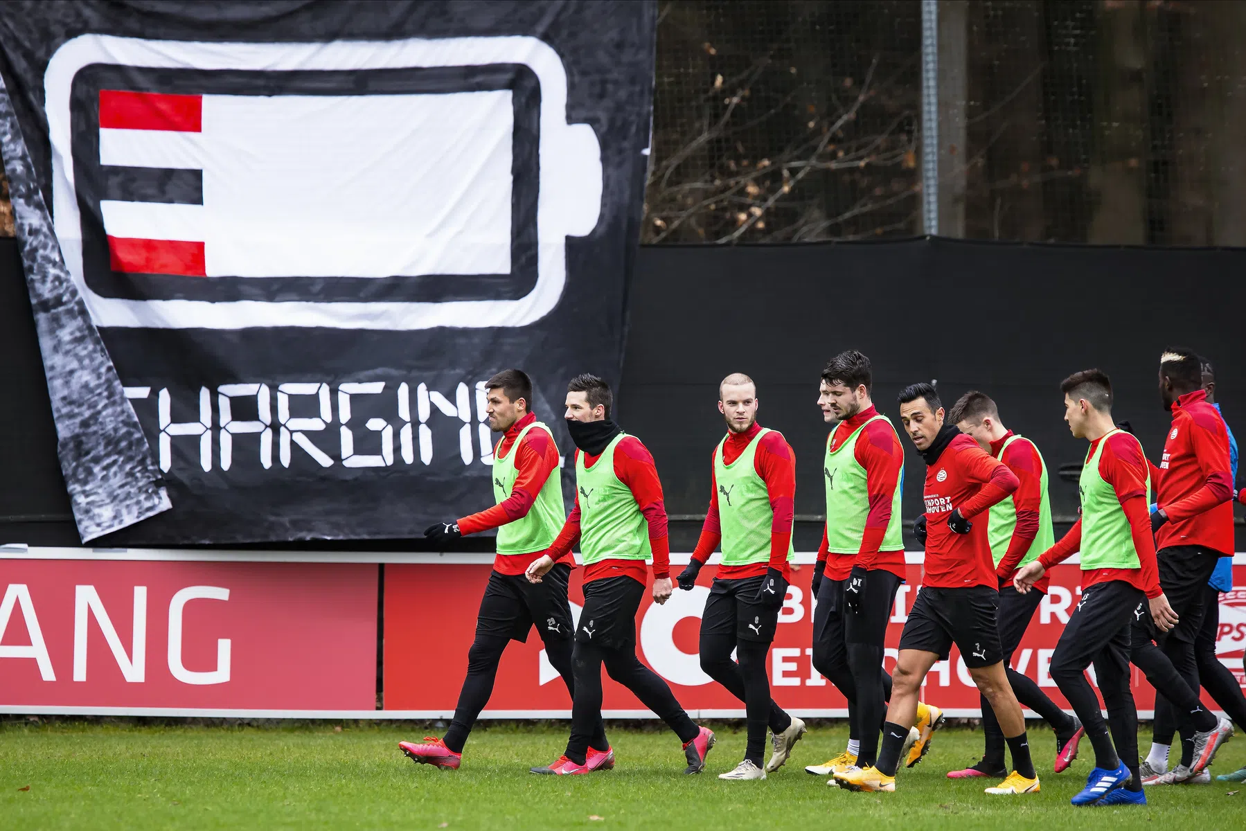 'Als PSV ergens van kan profiteren, dan is het dat de druk bij Ajax ligt'