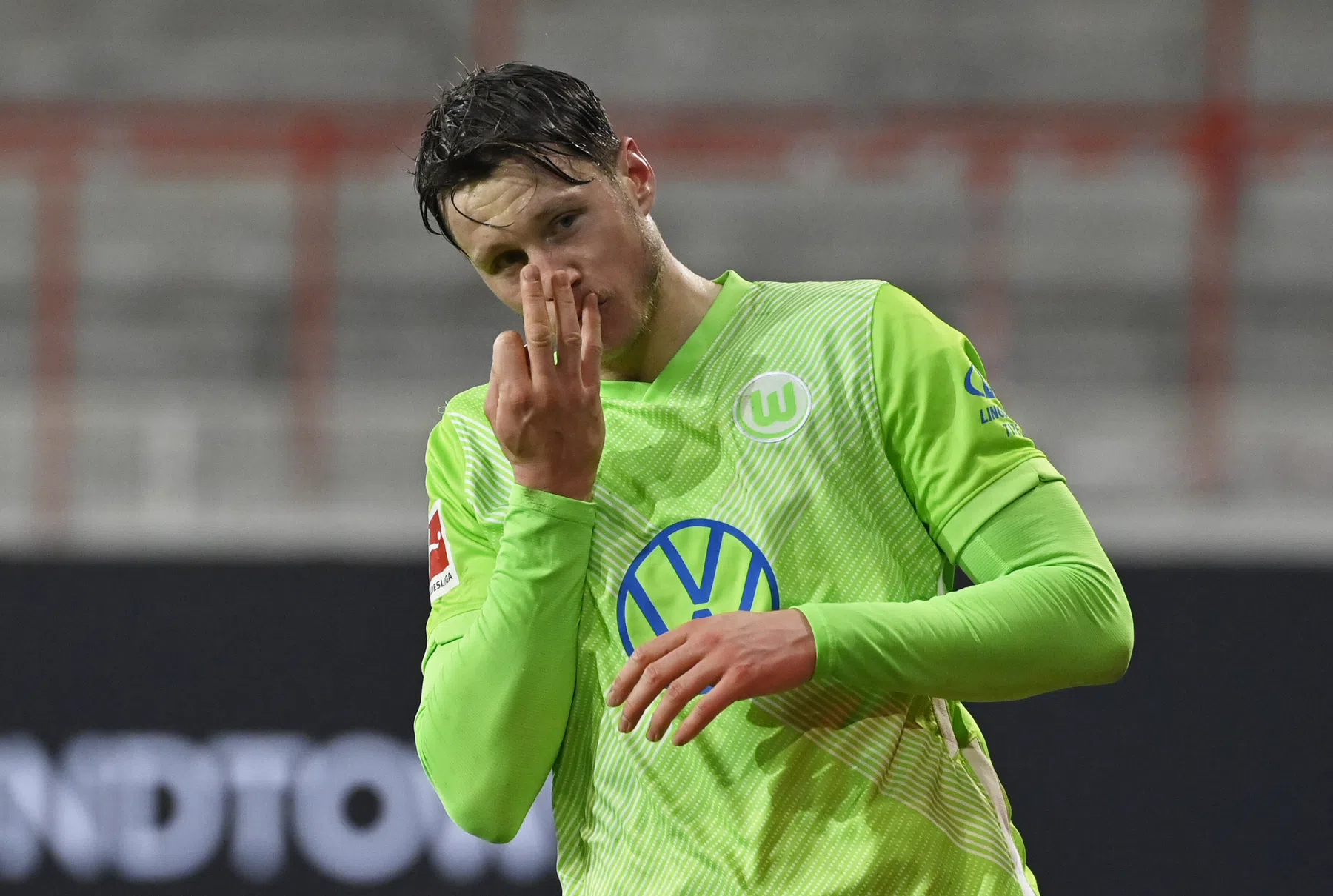 Weghorst redt tiental Wolfsburg, oude bekende zit Leverkusen dwars