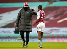 Thumbnail for article: Liverpool-kopstukken nemen hun hoed af voor dappere 'Aston Villa-kids'