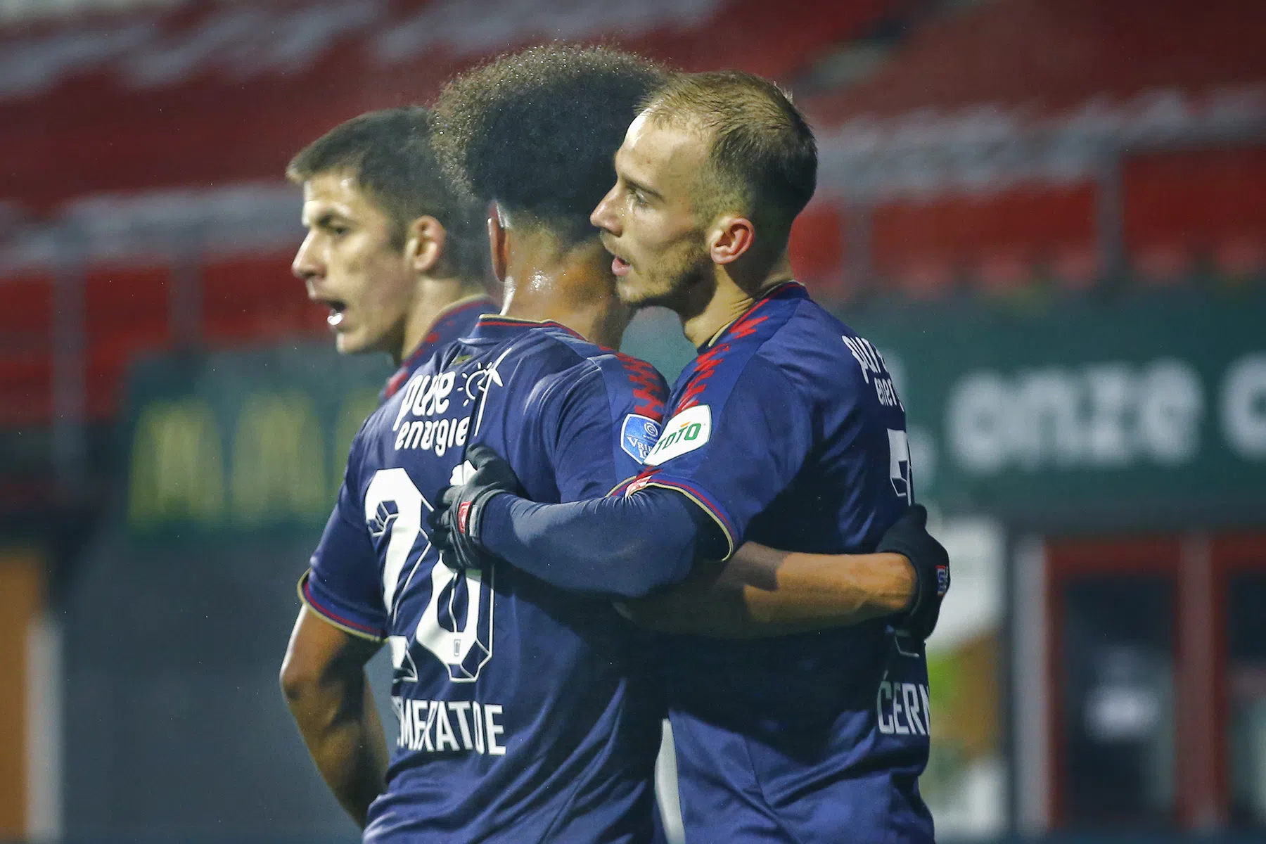 Twente heeft topscorer niet eens nodig tegen zorgwekkend Emmen 