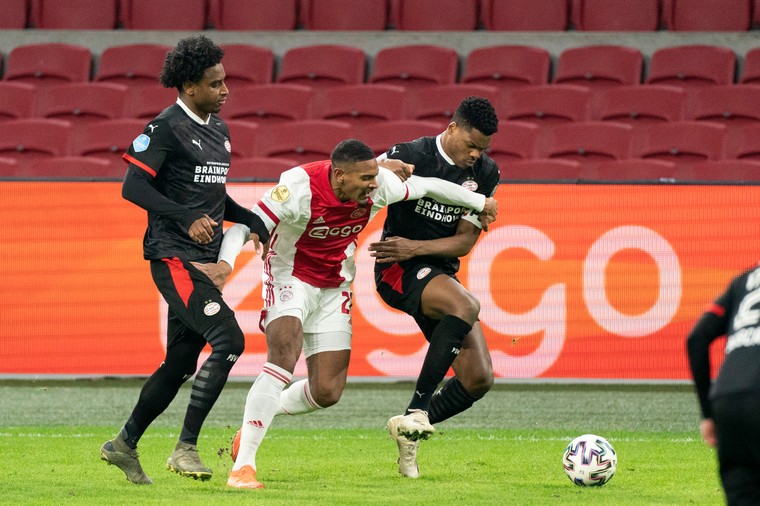 Schmidt tevreden met gelijkspel: 'Dit is een goed signaal'