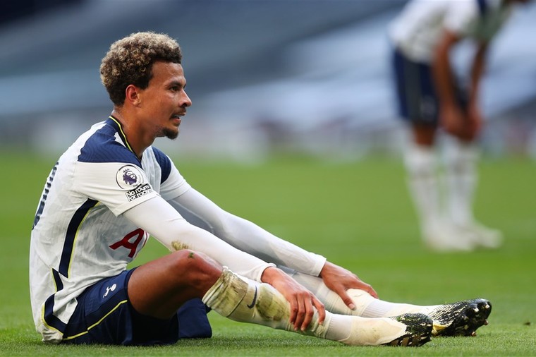 Alli uitgelachen door ploeggenoten, kartonnen Klopp kijkt naar Spurs