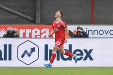 Thumbnail for article: Van auto-ongeluk naar heldenrol in FA Cup: emoties bij Crawley-held