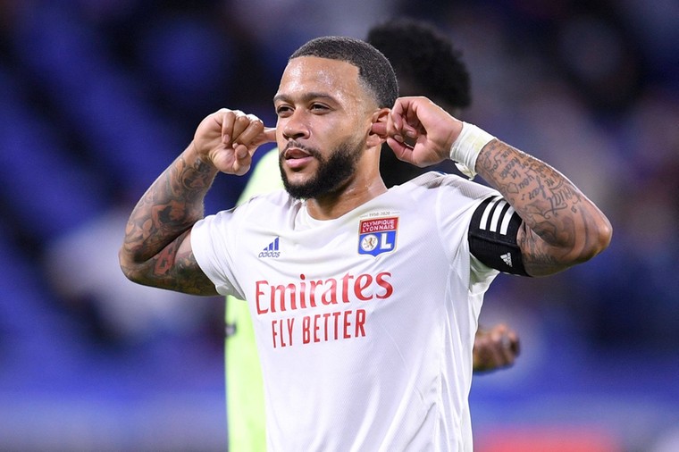 Bekijk hoe Memphis zich nog meer geliefd maakt bij de Lyon-fans