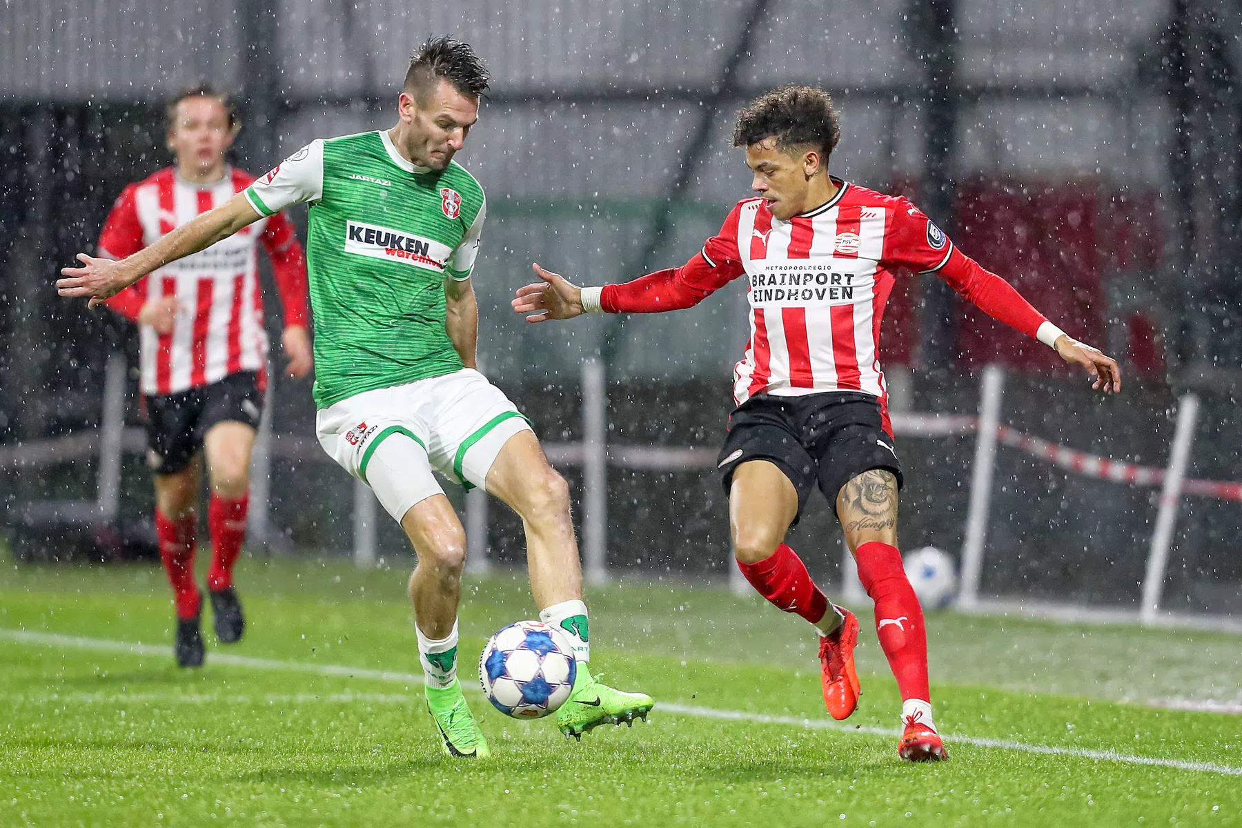 FC Dordrecht behoudt rode lantaarn na zeldzame zege Jong PSV