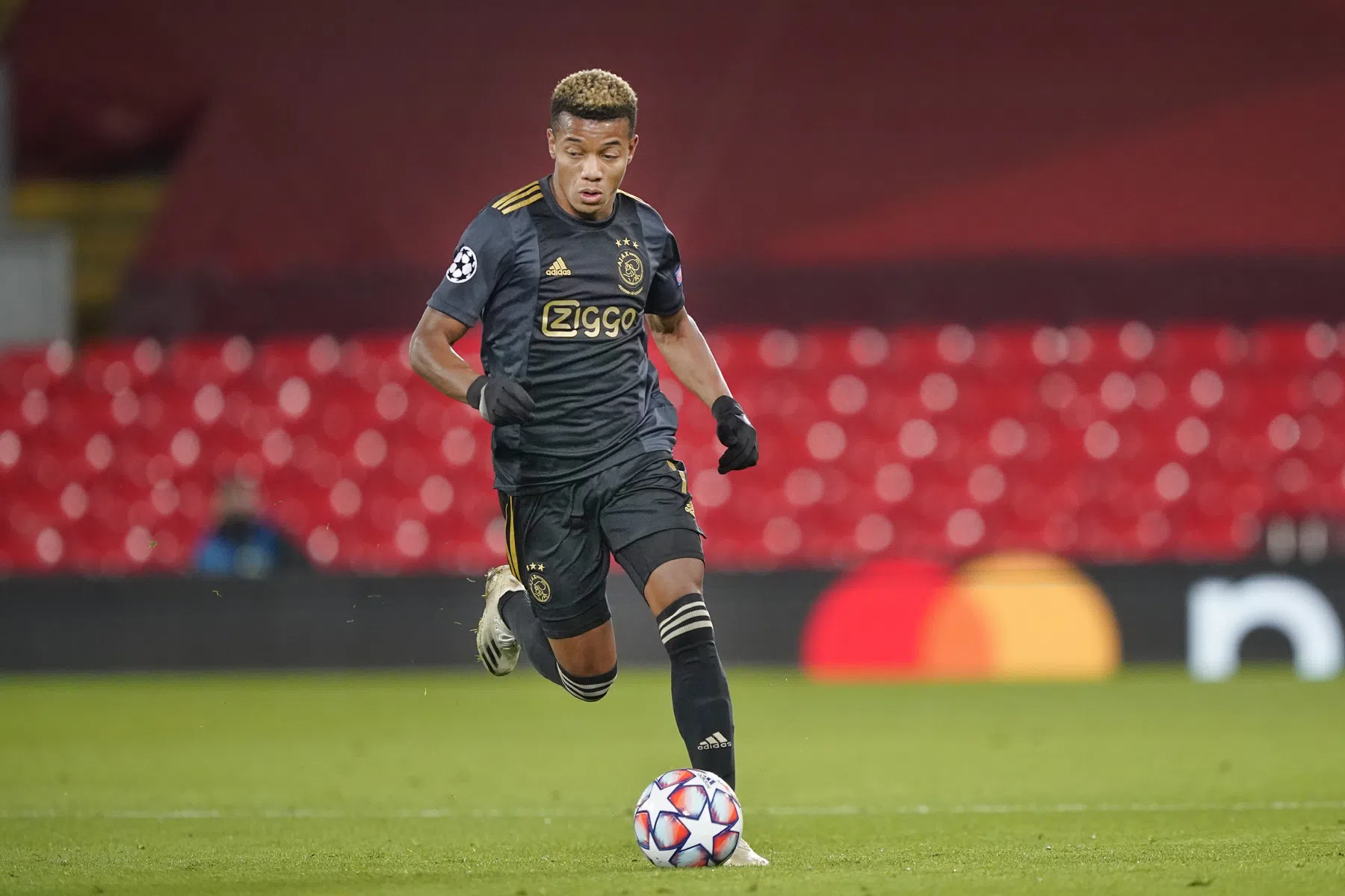 Carrasco in Fiat Panda naar de training, nieuwe coupe voor Neres