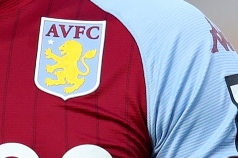 Hoogtepunten stapelen zich op voor Bogarde (17) bij Aston Villa