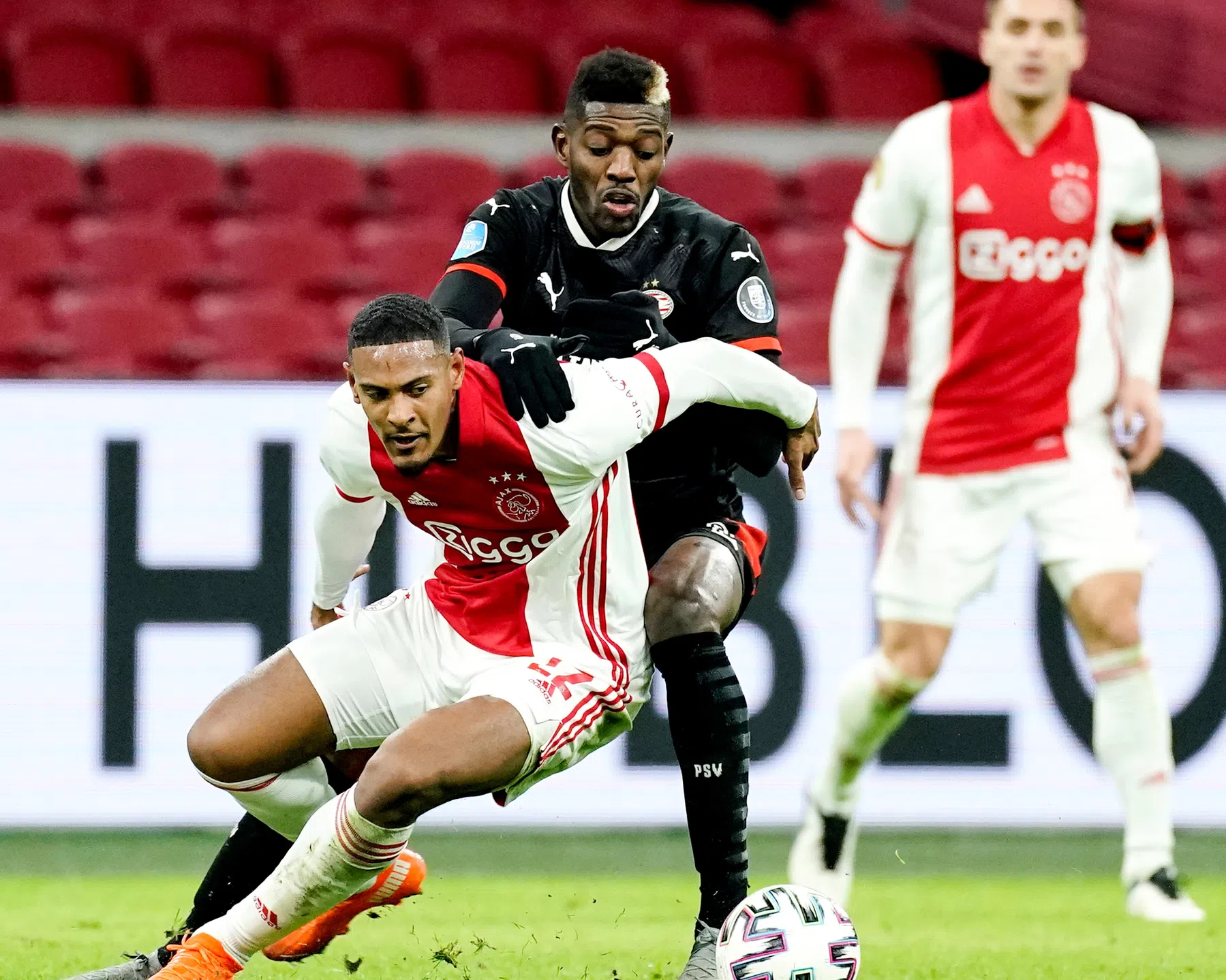 'Technisch directeuren ondermijnen KNVB-lobby'