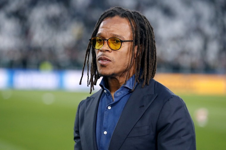 Geschorste Davids vanaf tribune getuige van primeur witte kaart