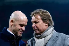 Thumbnail for article: Ten Hag neemt live op tv de telefoon van Hans Kraay op: 'Het is de paus!'