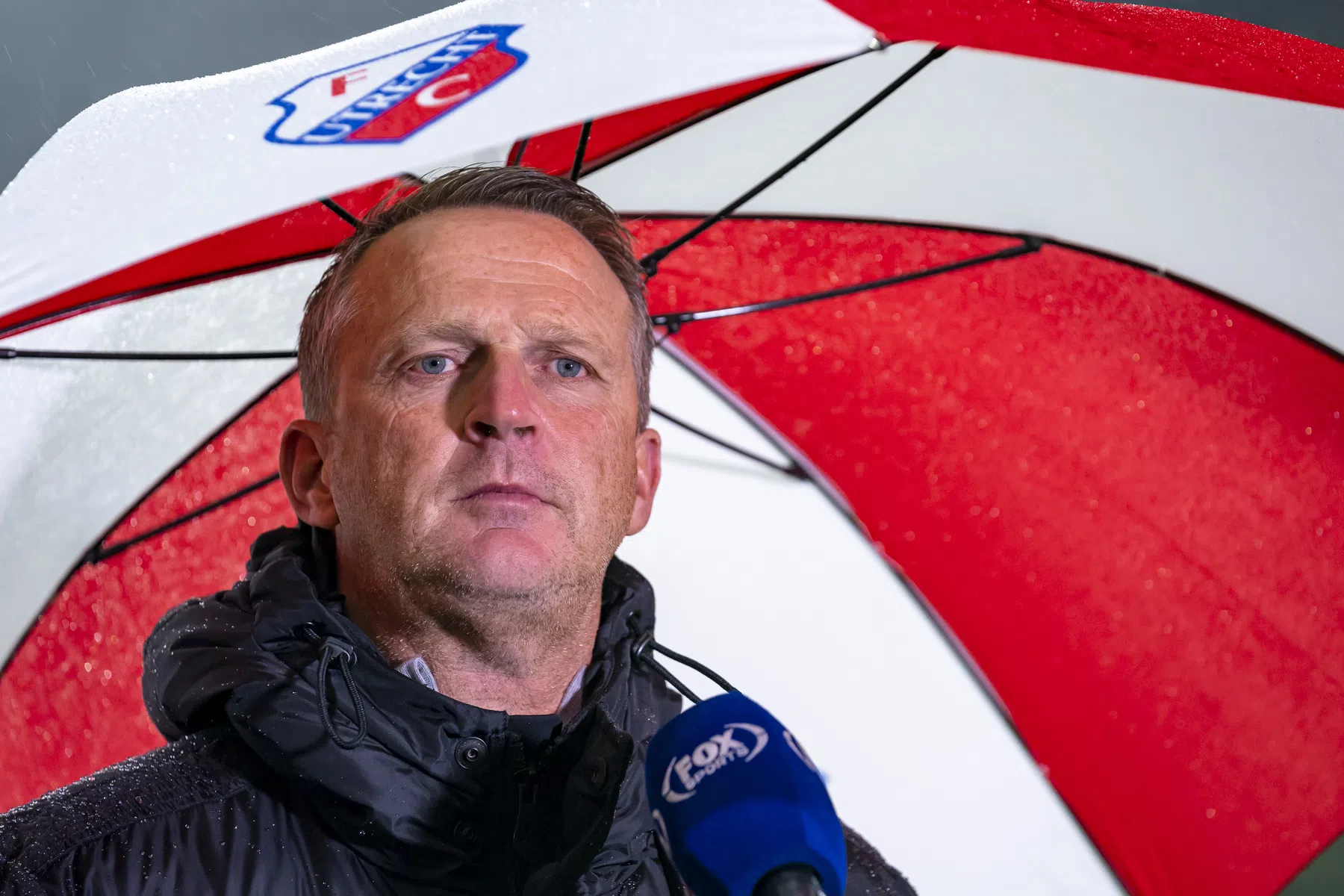 Van den Brom legt vertrek bij FC Utrecht uit