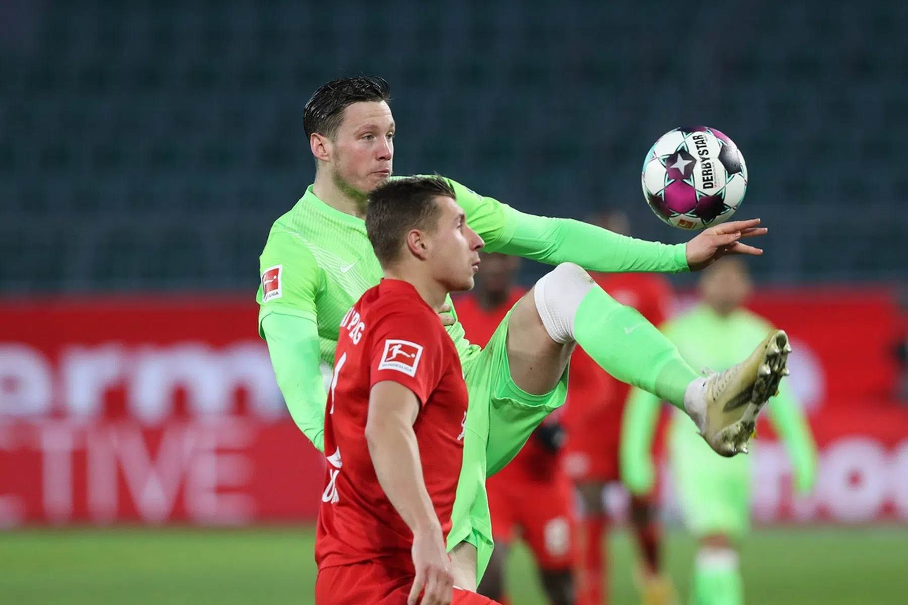 Jubilaris Weghorst spreekt zich uit over toekomst en zijn 'grote voeten'