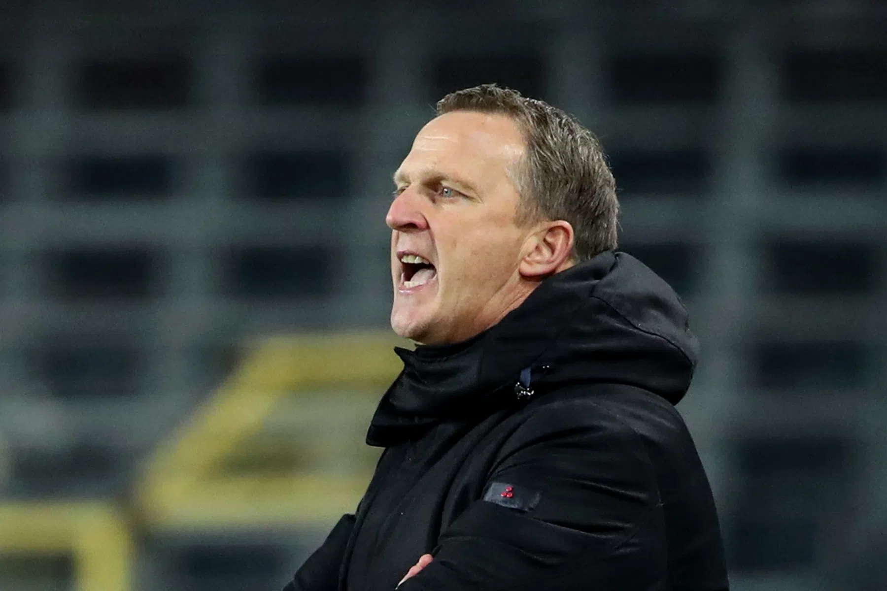 Van den Brom trekt bizarre vergelijking tussen sneeuwveld en corona