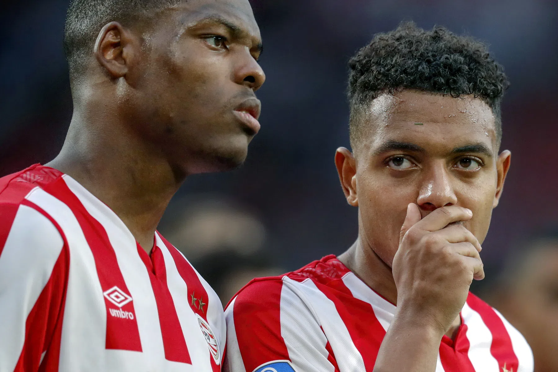 PSV-trainer Schmidt voert op Het Kasteel opvallende wijzigingen door