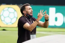 Thumbnail for article: Luidruchtige rechterhand Setién heeft tóch een fan in de Barcelona-kleedkamer