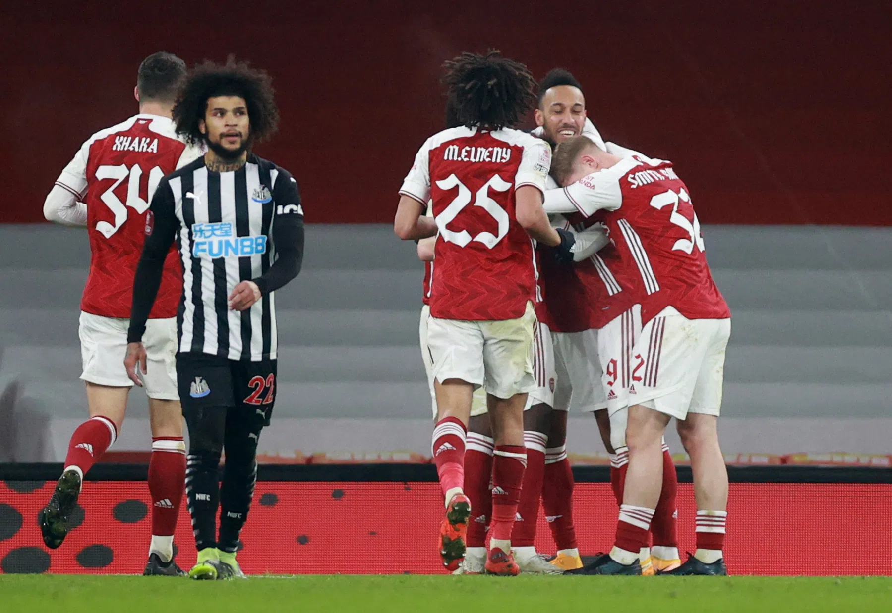 Aubameyang vindt ondanks enorme misser het goede gevoel terug