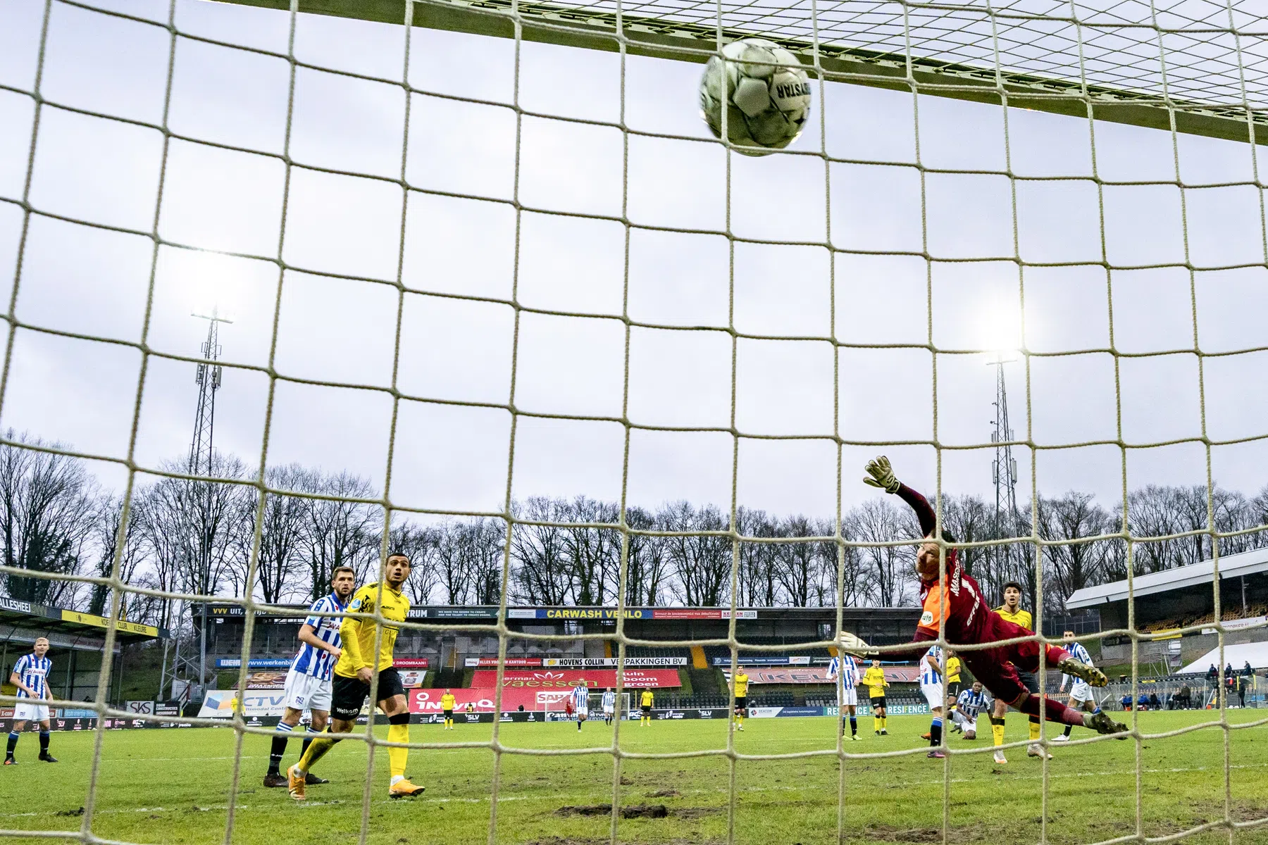 Heerenveen in vrije val; Johnny Jansen staat voor krachttoer