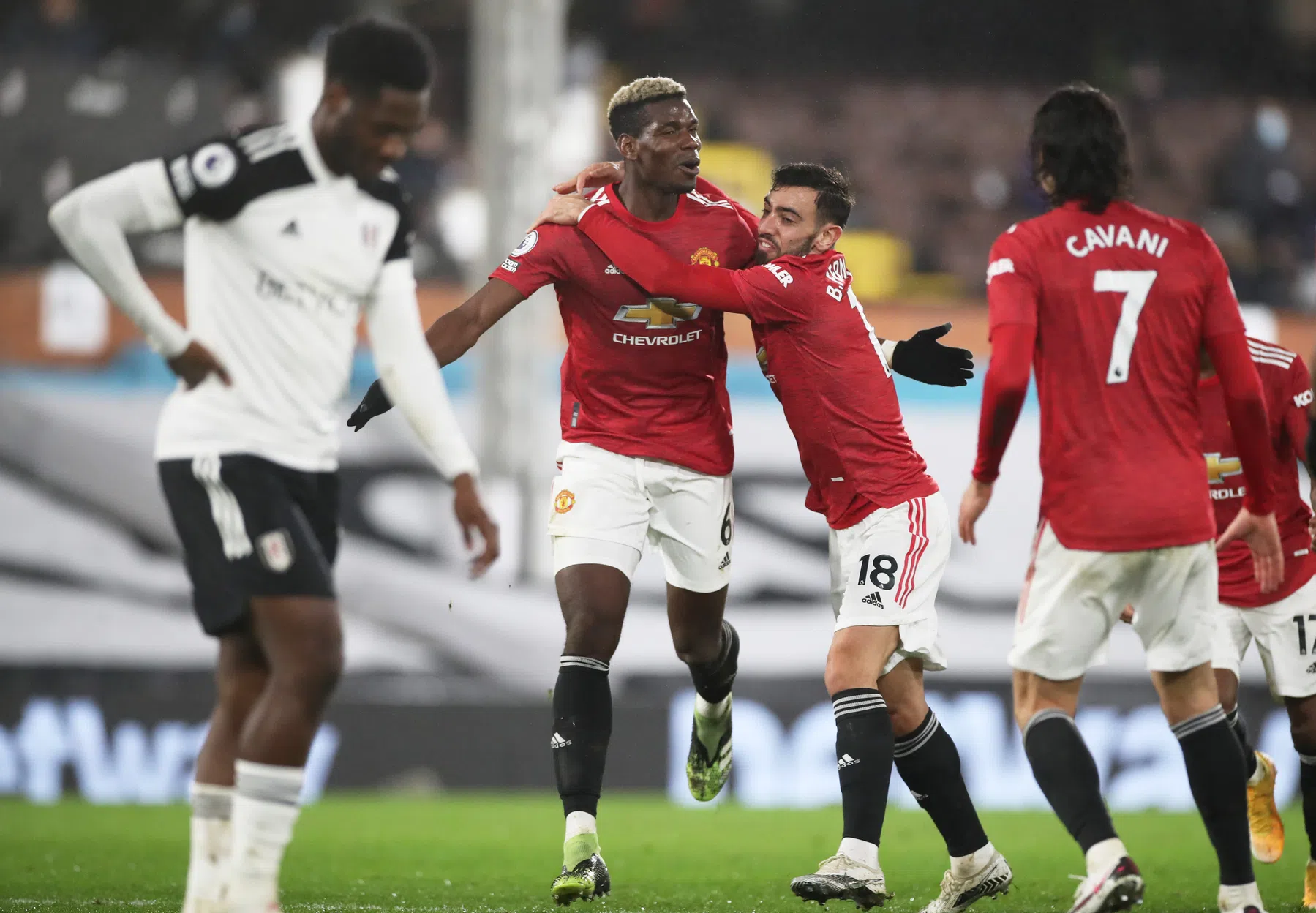 Bijna niet te kloppen Man United vervolgt topserie dankzij Pogba-pareltje