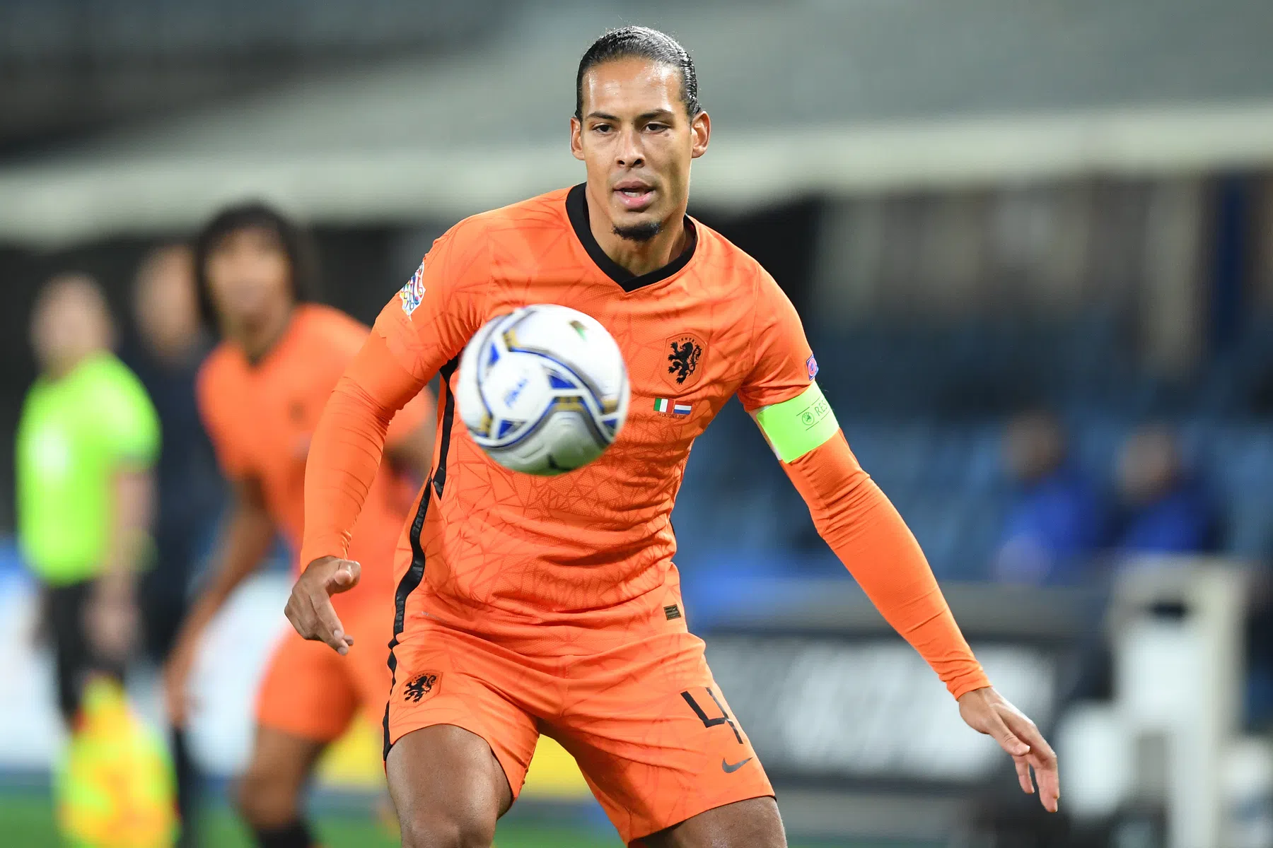 Fans kiezen Van Dijk voor derde jaar op rij in Europees Team van het Jaar