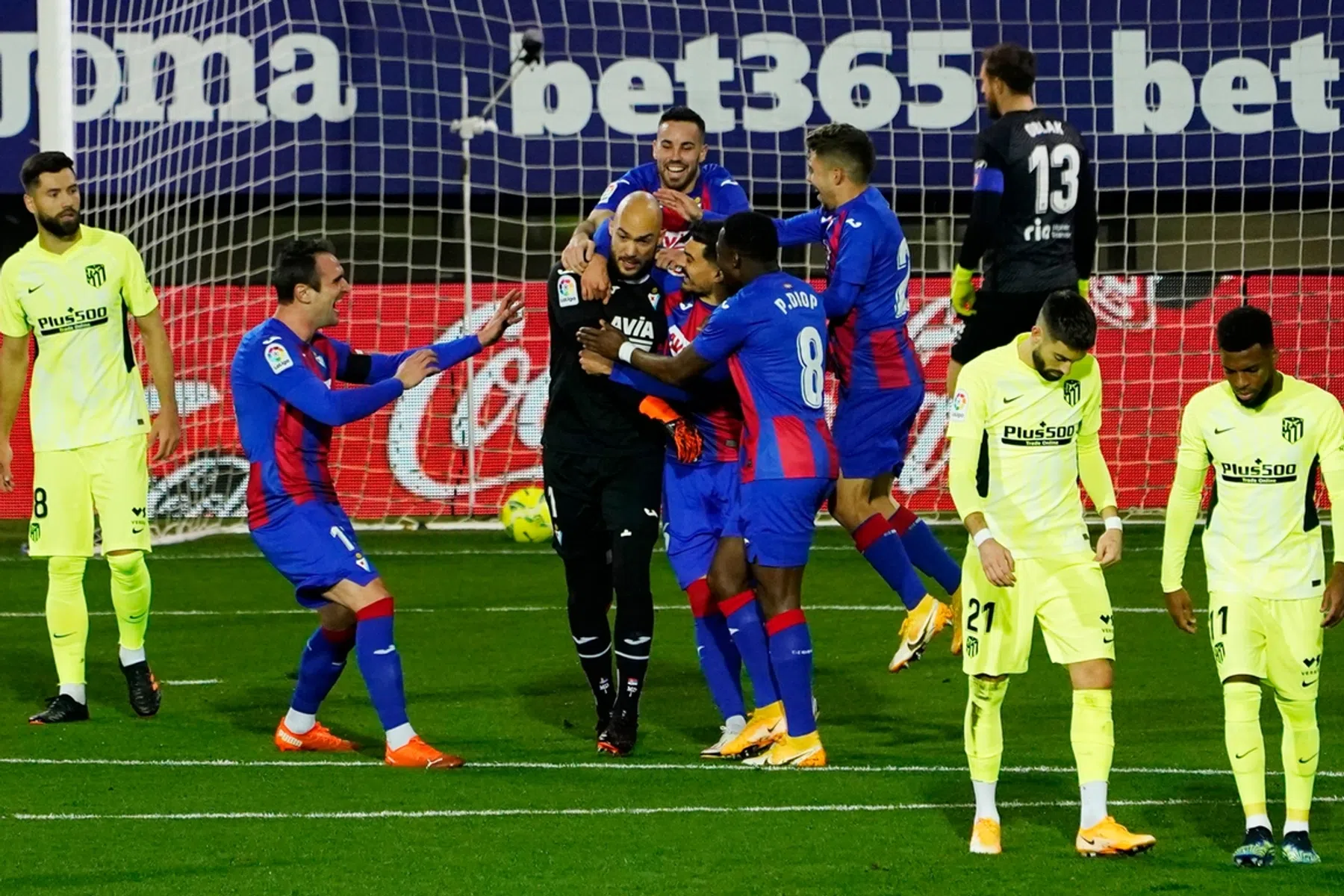 Sensatie in La Liga: Eibar-keeper scoort tegen Atlético Madrid