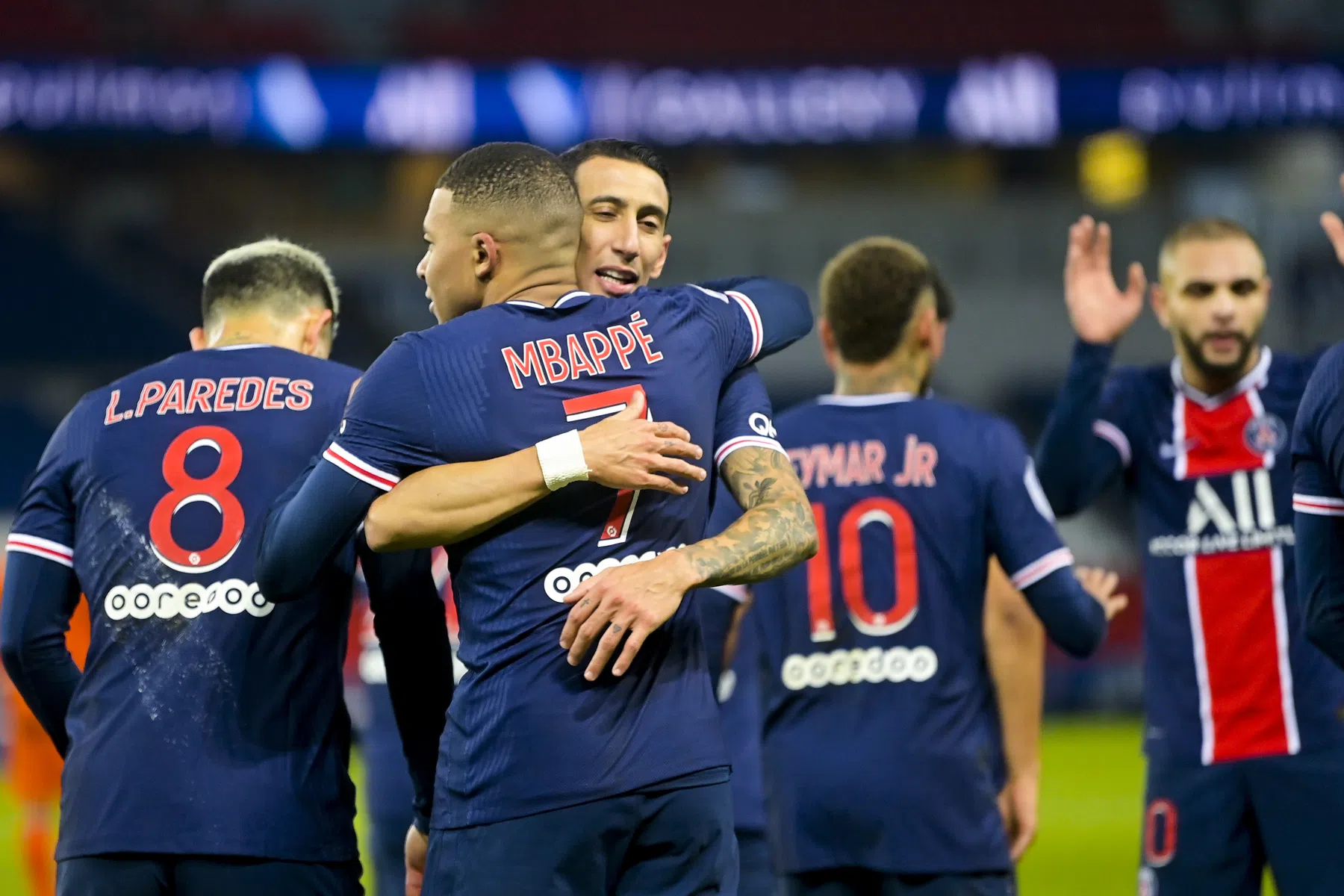 Mbappé helpt financieel geplaagd PSG aan onbezorgde avond