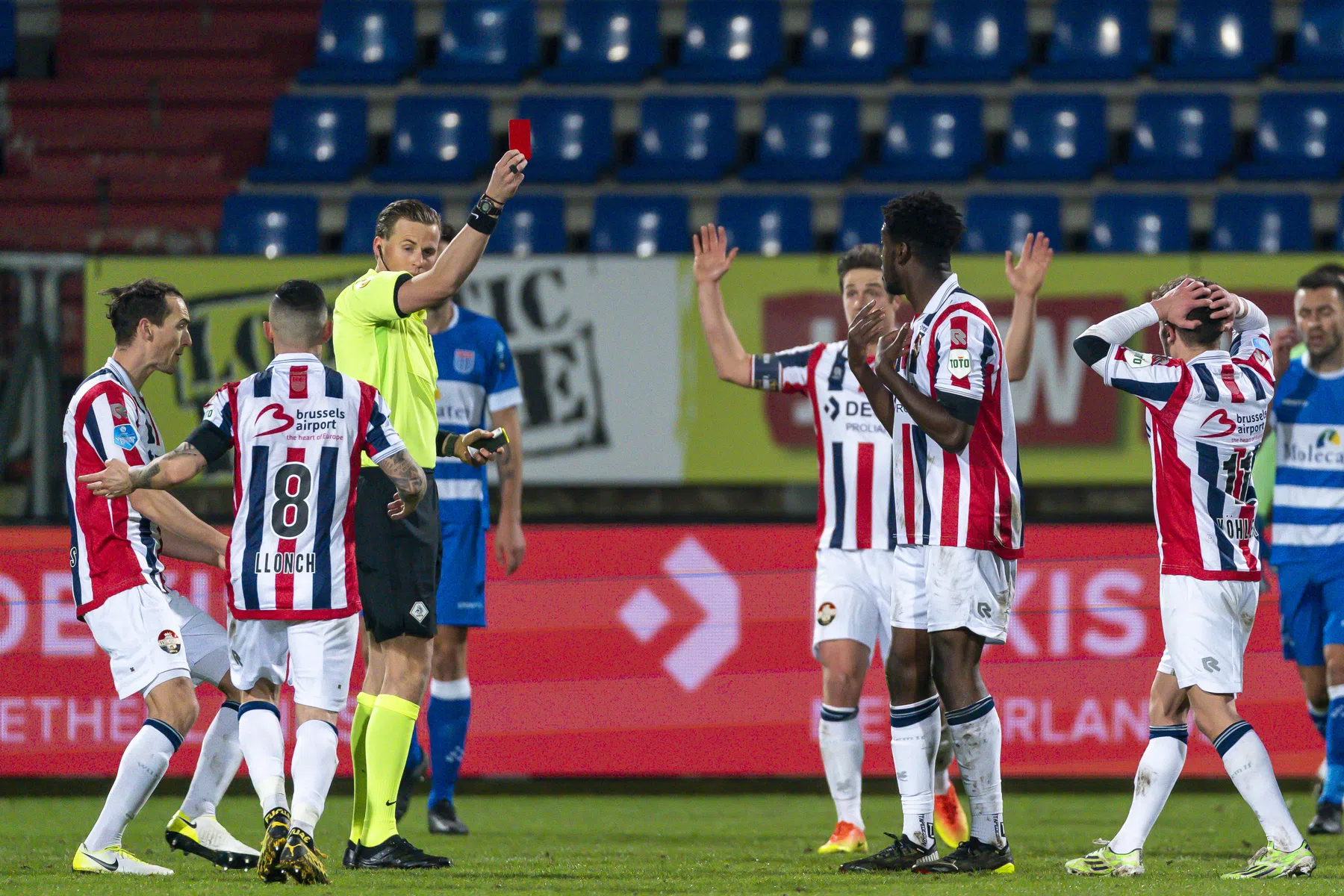 Arbiter begrijpt discussie over betwiste rode kaart Willem II