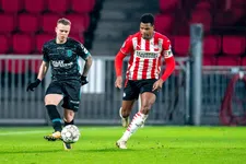 Thumbnail for article: Dumfries ontkent opzet bij elleboogstoot: 'Het ziet er wel ernstig uit'