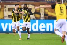 Thumbnail for article: Bazoer knalt Vitesse in punten naast Ajax