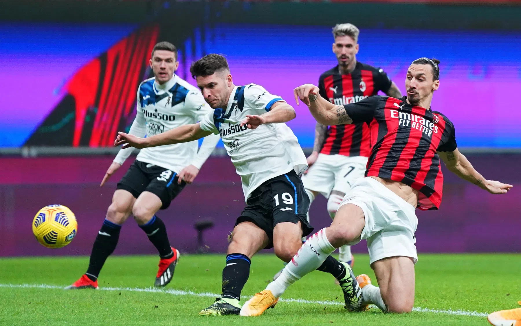 Wintertitel AC Milan krijgt wrange bijsmaak na oorwassing van Atalanta