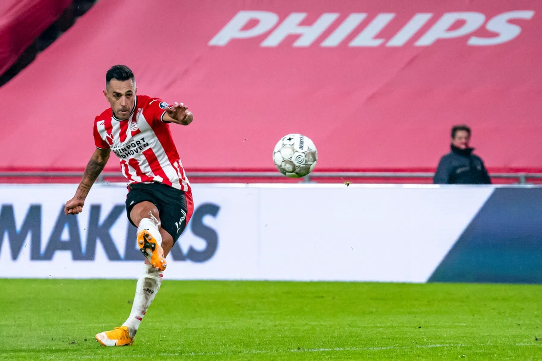 Zahavi helpt PSV over dode punt na vier benauwde minuten tegen RKC
