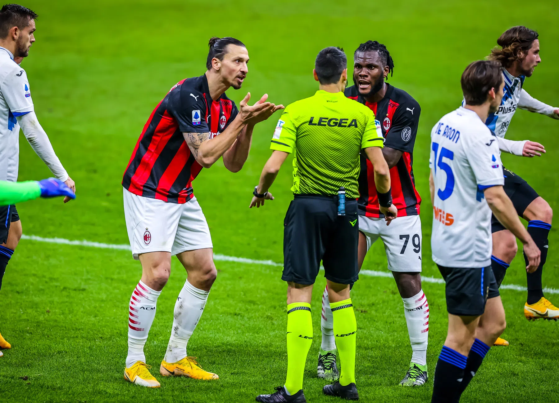 Zlatan sneert naar Zapata na opmerking over penalty's