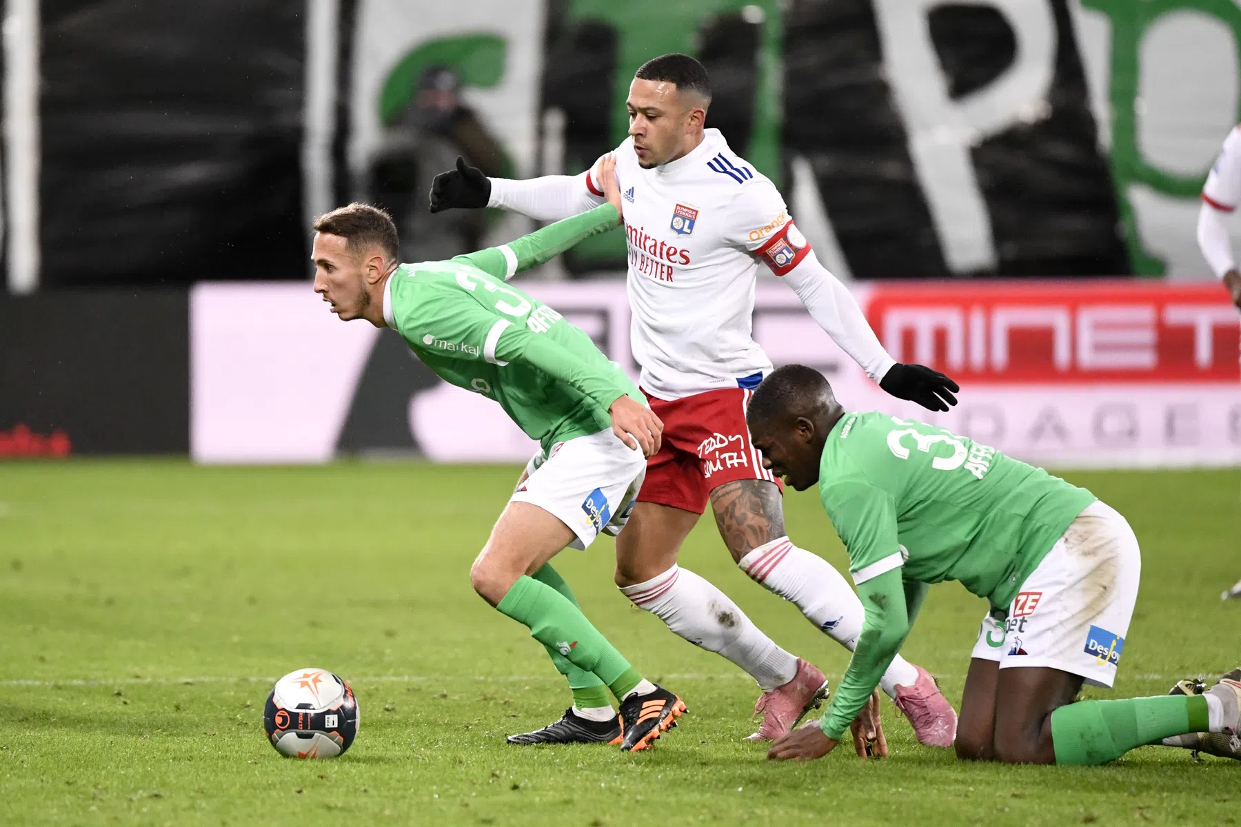 Memphis speelt belangrijke rol in meedogenloze derbyzege Lyon