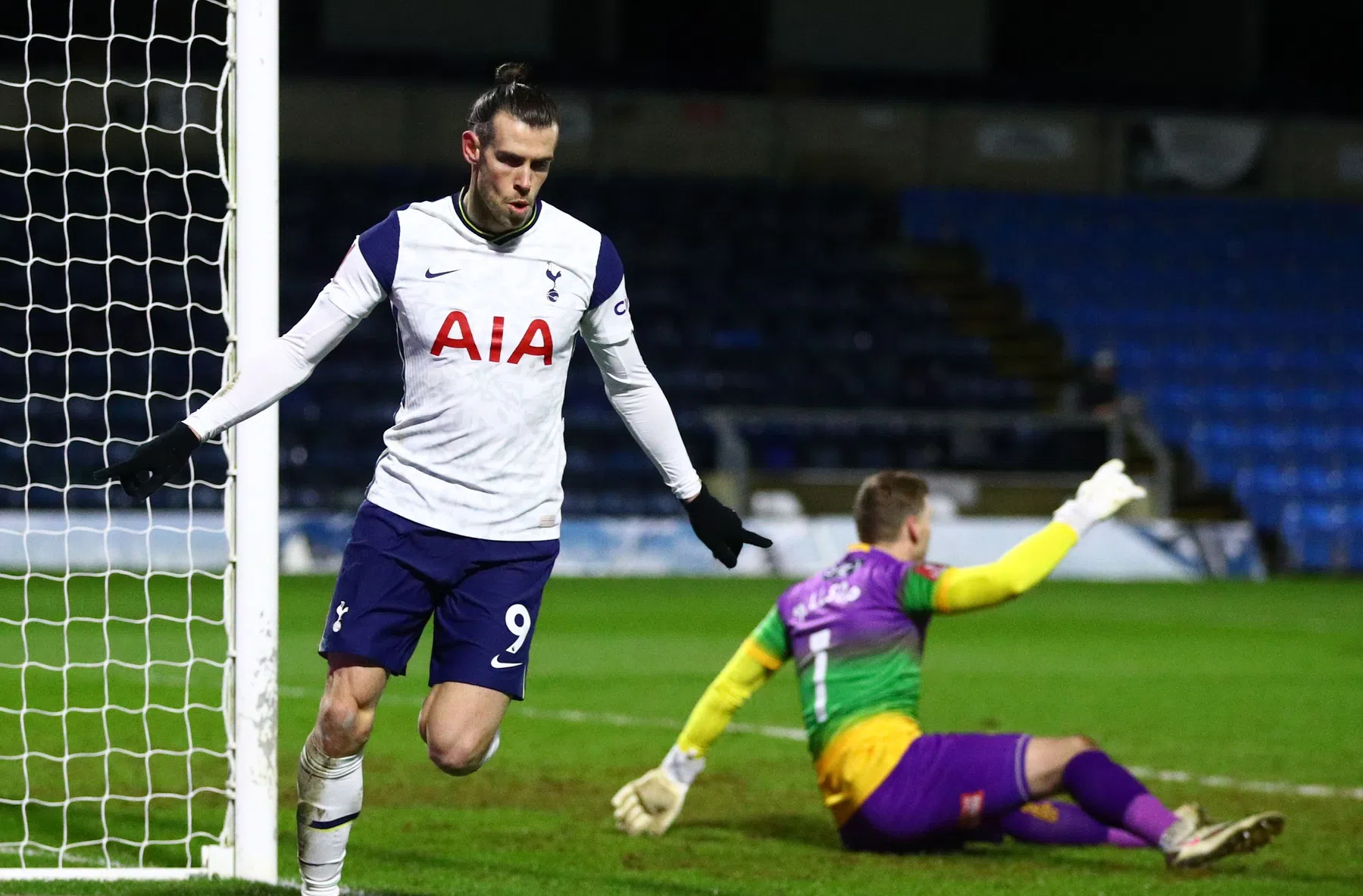 Door Mourinho geprikkelde Bale helpt Spurs op weg na valse start