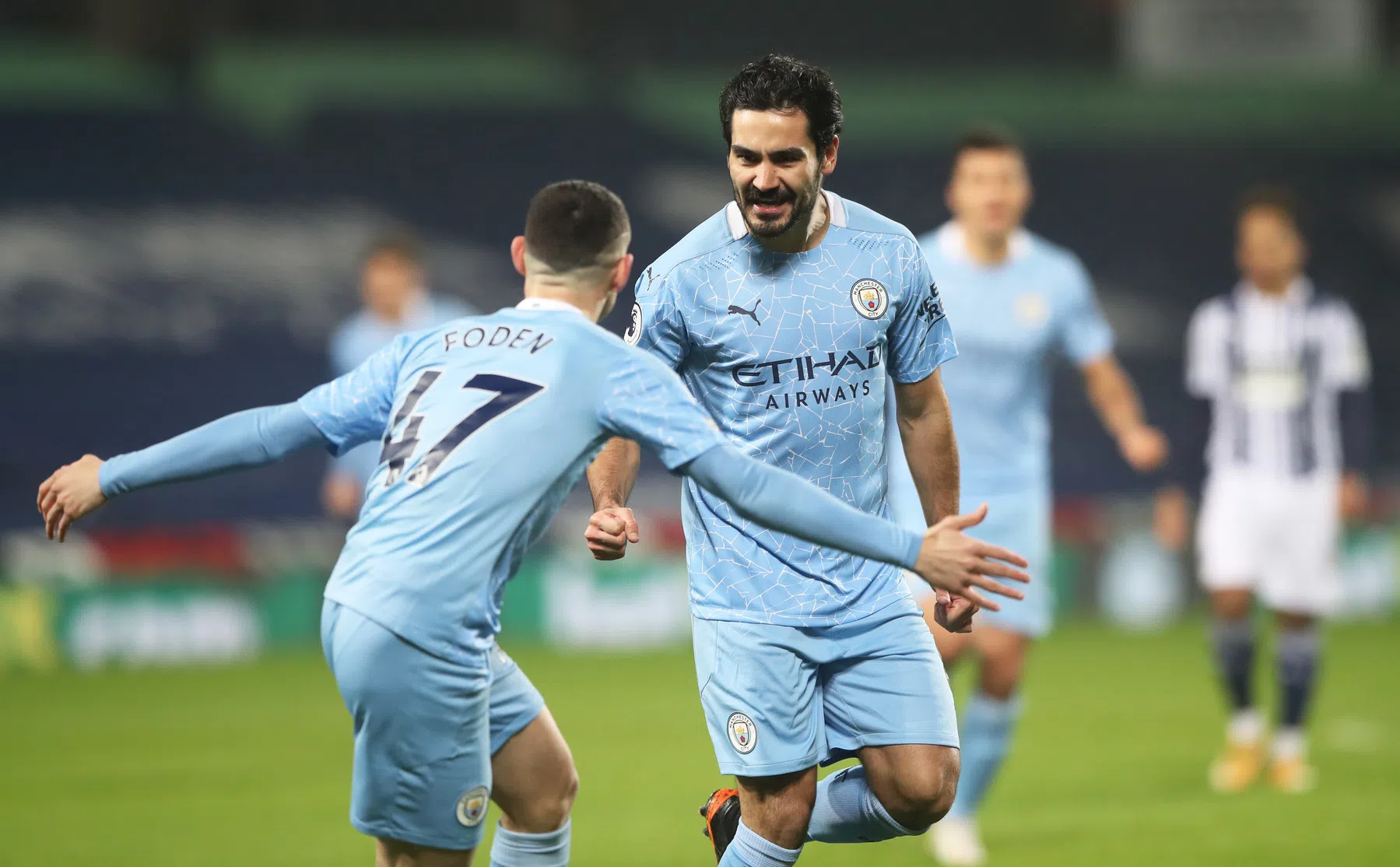 Ontketend City dendert naar eerste koppositie, Arsenal-opmars gaat verder