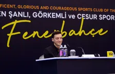 Thumbnail for article: Özil duidelijk tijdens mediacircus: 'Ik zal nooit meer voor Duitsland spelen'