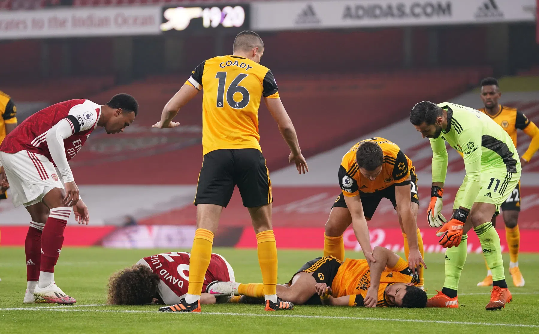 Wolves hoopt Jiménez na schedelbreuk nog dit seizoen terug te hebben