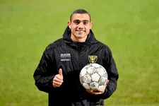Thumbnail for article: Giakoumakis in voetsporen iconen met hattrick van hattricks
