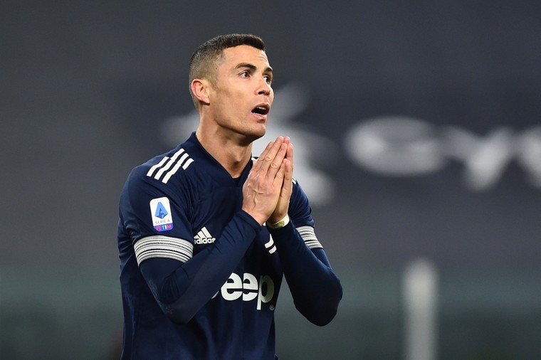 Pirlo reageert op corona-ophef Ronaldo: 'Hij mag doen wat hij wil'