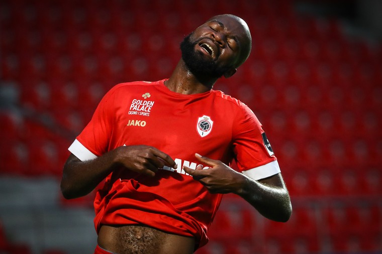 Lamkel Zé trekt weer de aandacht; prachtgoal én mysterieus briefje