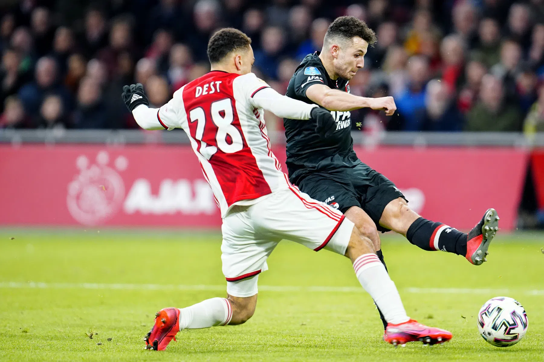 Ajax slaat toe en huurt Idrissi van Sevilla