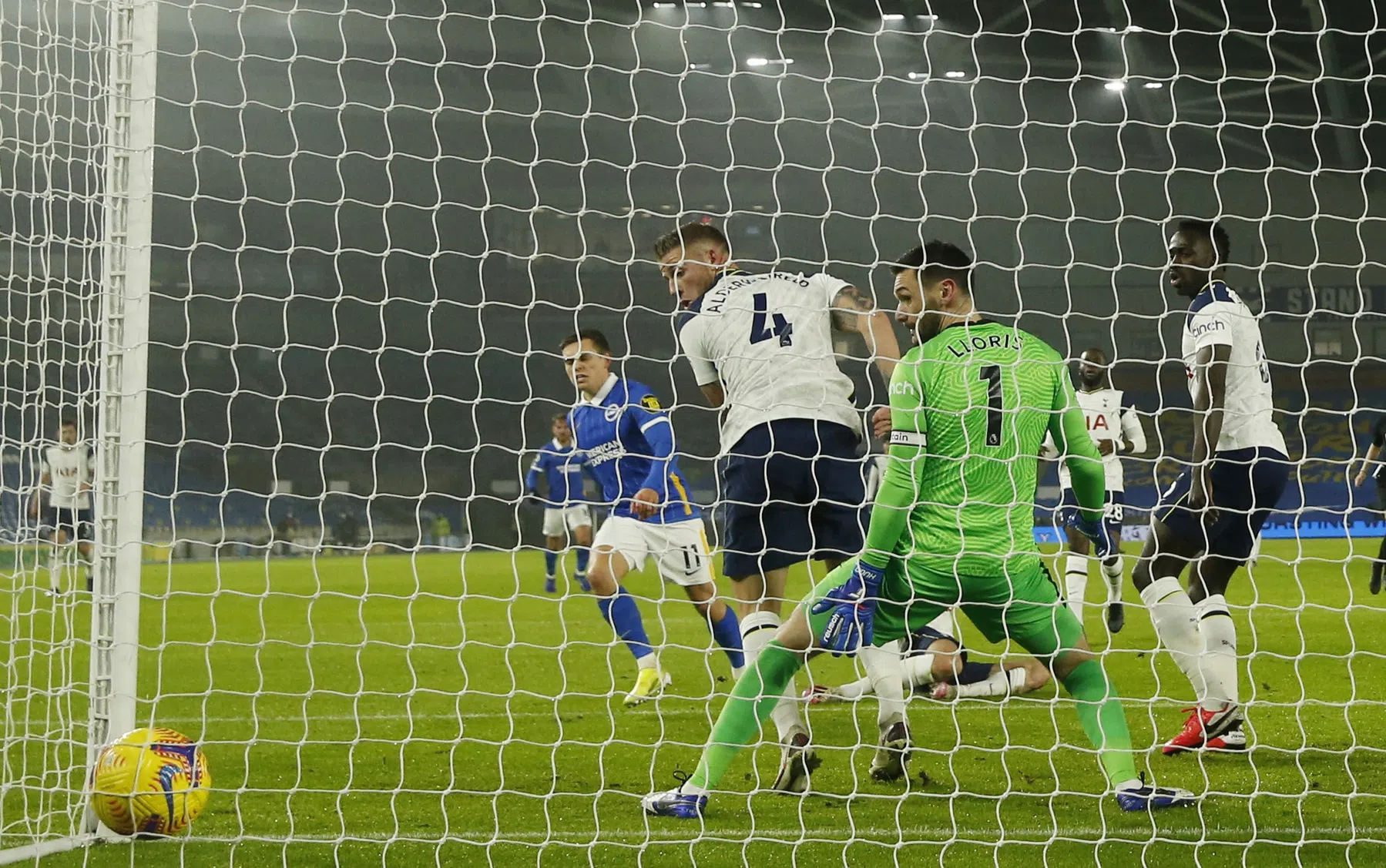 Gemis Kane breekt onmachtig Tottenham direct op