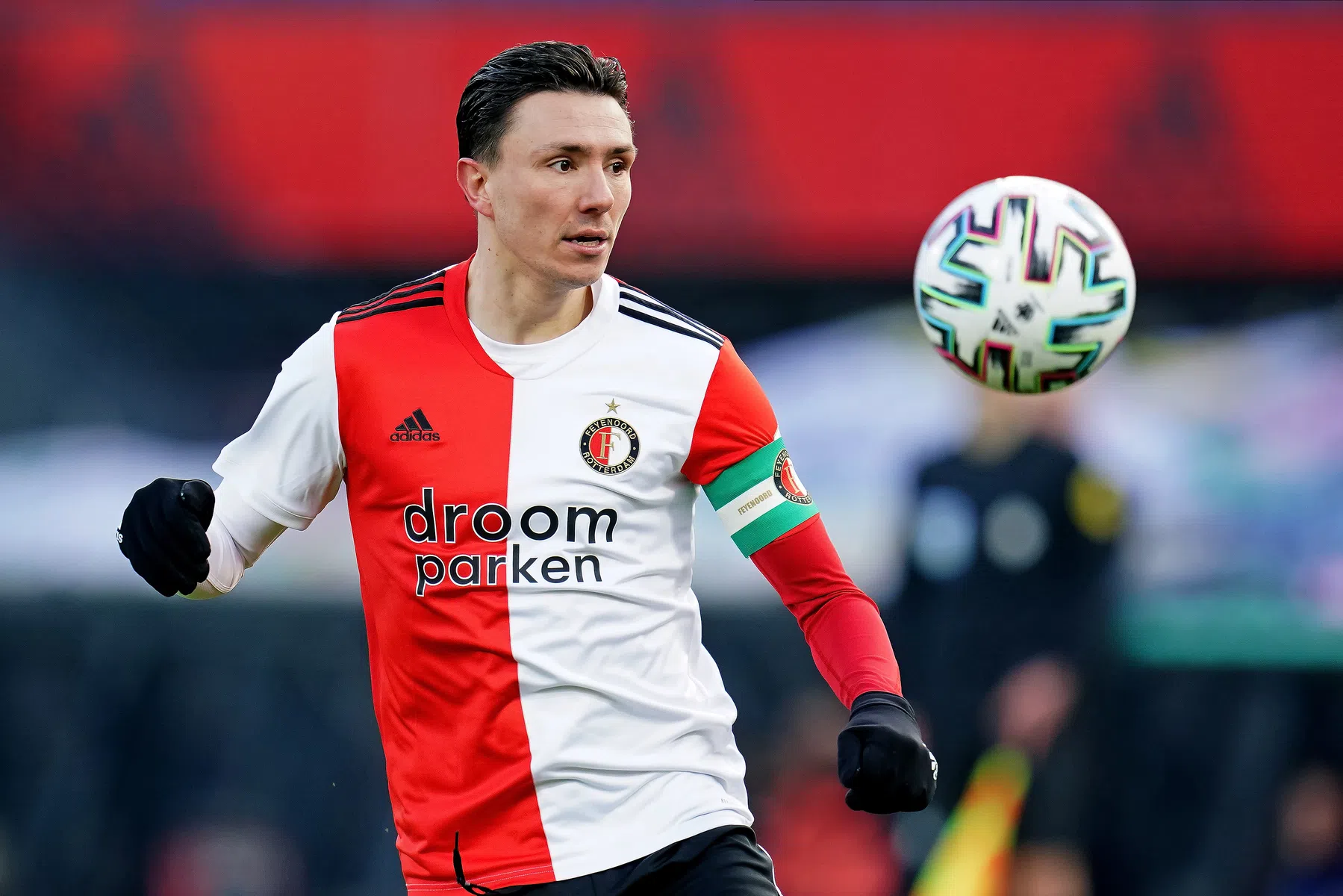 Van Hanegem laakt Berghuis, prachtige Messi-cover