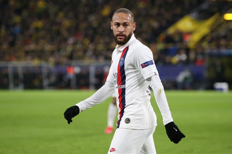 Neymar & Co druipen af en zien Lorient ook nog eens provocerend juichen