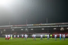 Thumbnail for article: Kippenvel: eerbetoon in Deventer aan overleden zoontje Eagles-doelman