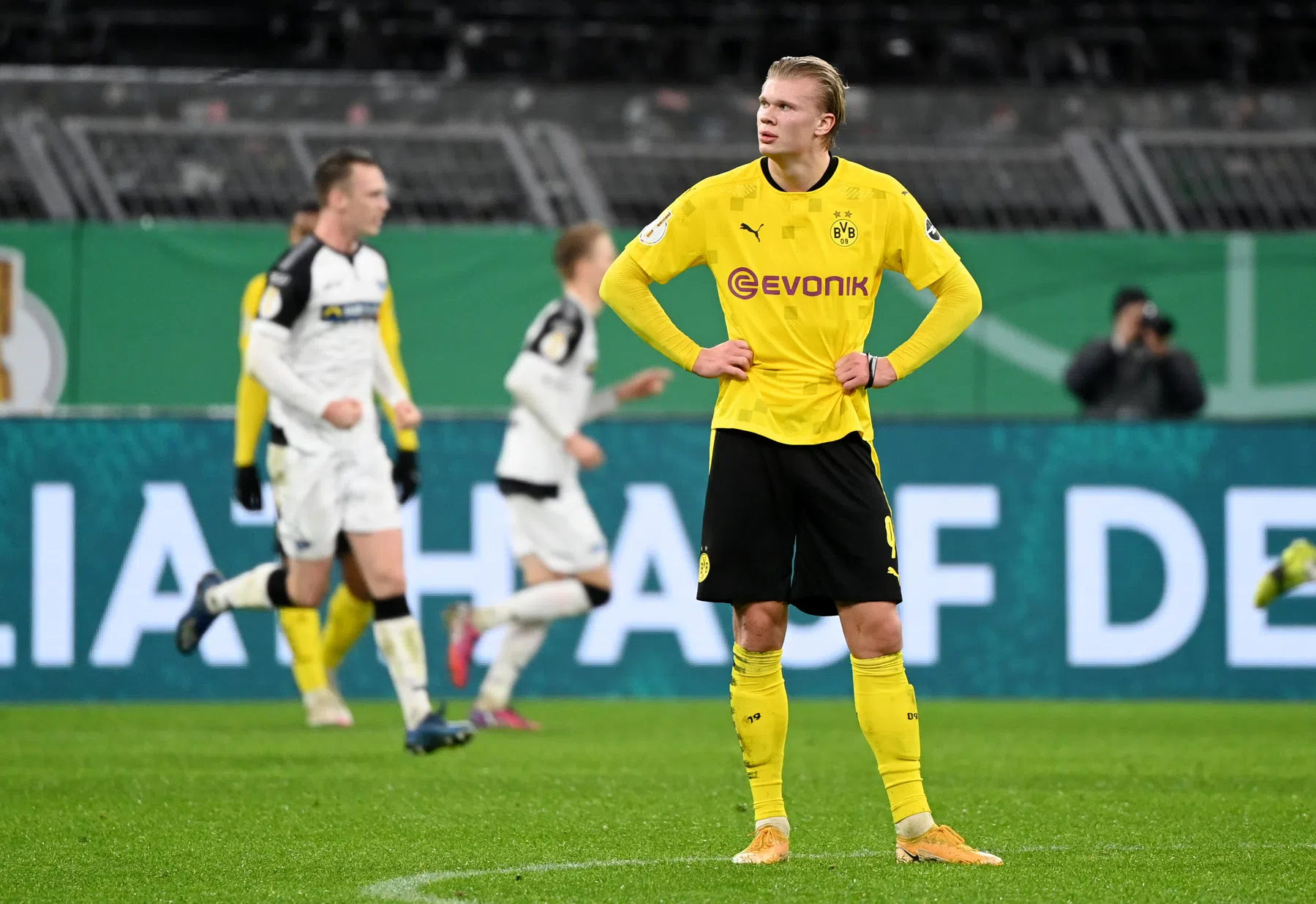 Dortmund en Haaland halen opgelucht adem na bizarre slotminuten