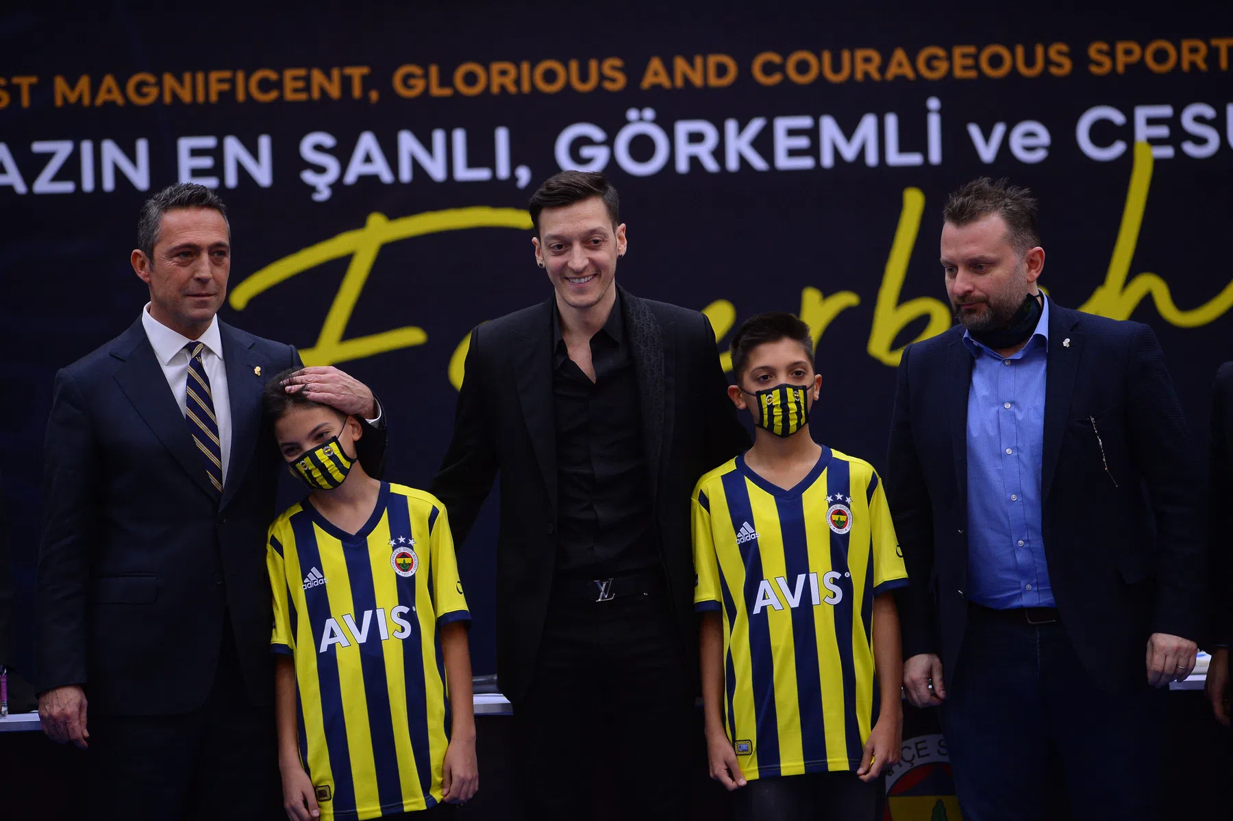332 dagen wachten zitten erop: Özil beleeft mooi debuut voor Fenerbahçe