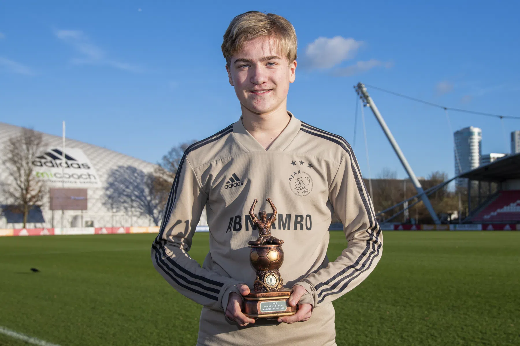 Borussia Dortmund berooft Ajax van toptalent Rijkhoff