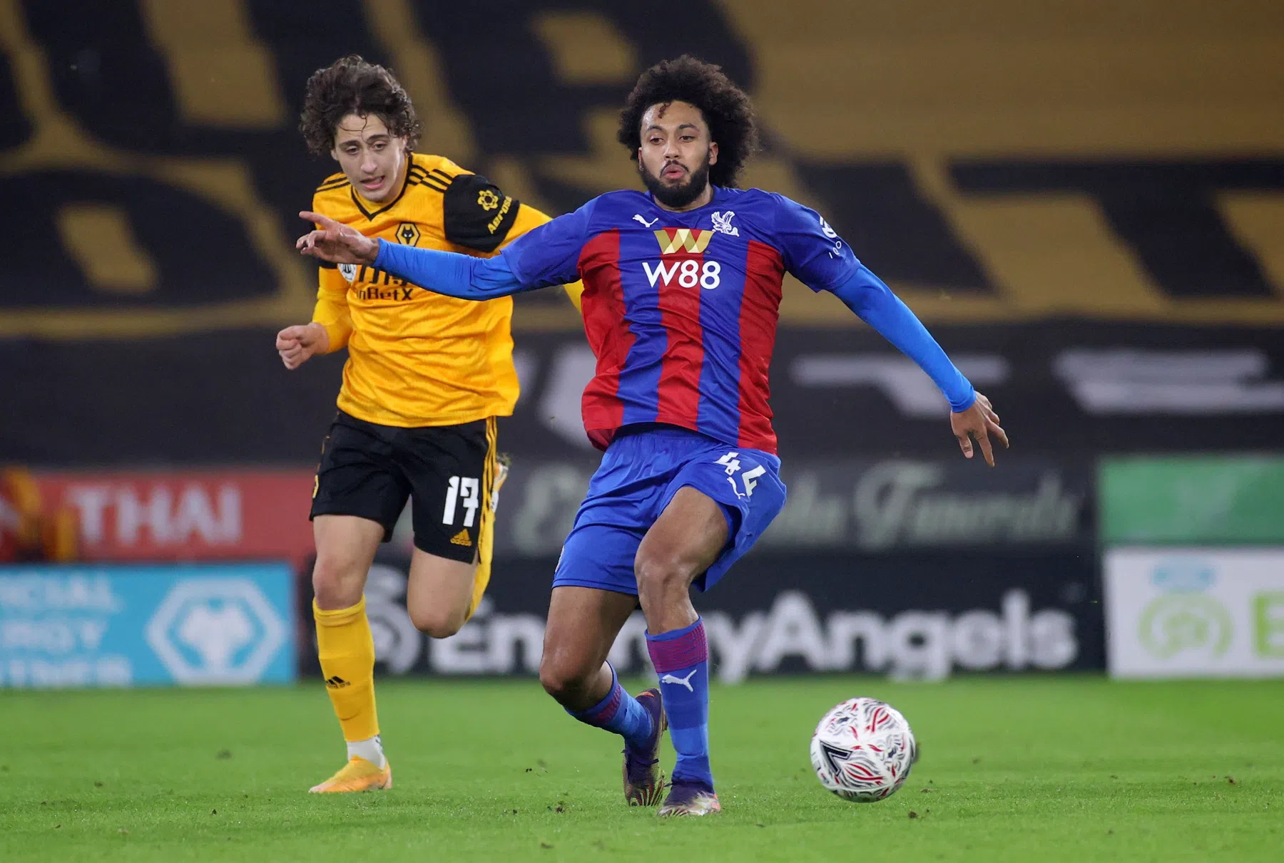 Palace beloont geduld van 'populaire' Riedewald met nieuw contract